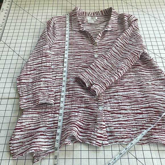 Great Cavalier by St Paul white/burgundy zebra print, long sleeve, button front, - Picture 6 of 8